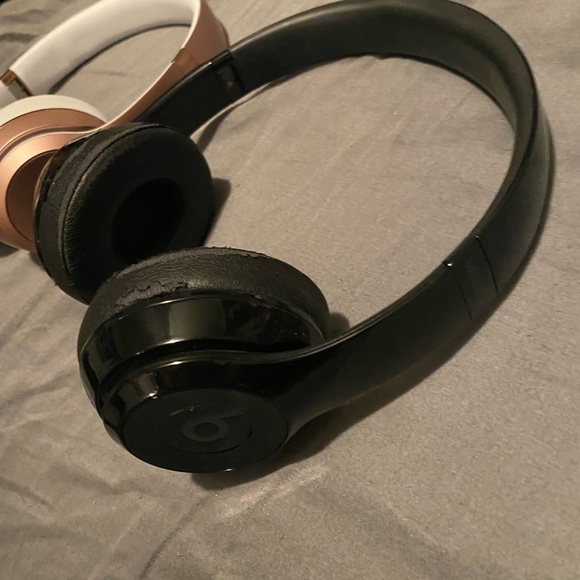 Beats solo&Beats solo 3…65$ Only black available - Picture 2 of 3